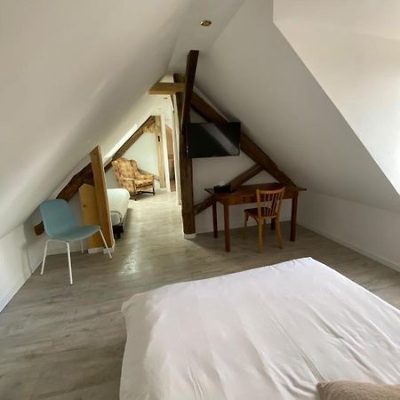 L'Annexe Du Chateau De Saint Genix Buitenkant foto