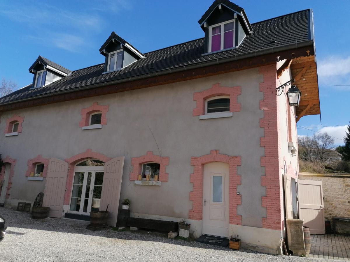 L'Annexe Du Chateau De Saint Genix Buitenkant foto