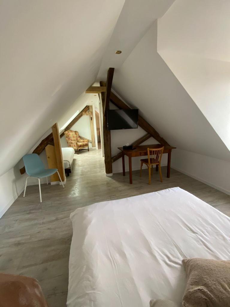 L'Annexe Du Chateau De Saint Genix Buitenkant foto