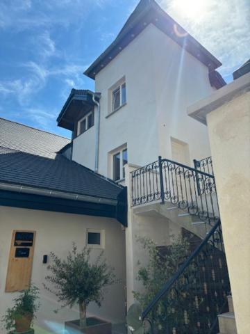 L'Annexe Du Chateau De Saint Genix Buitenkant foto